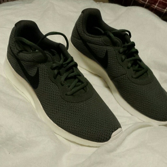 Nike Other - NWOB Men's Nike running shoe 844887-301